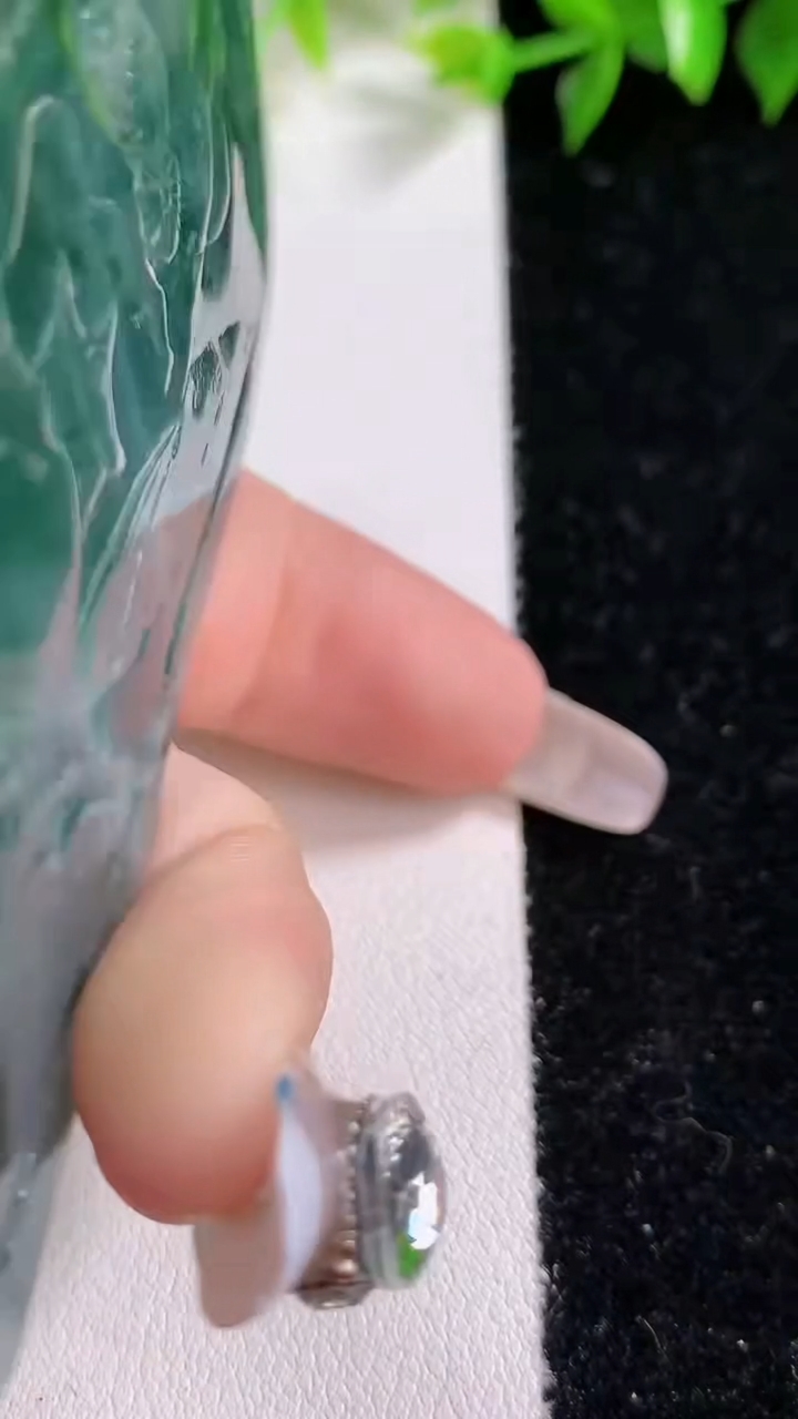 天然A货翡翠飘花山水牌吊坠，尺寸 77.8-49-7，重: 71.03g
3月15日