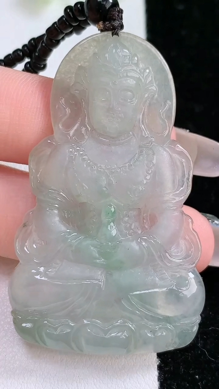 天然A货翡翠度母观音菩萨吊坠，尺寸55-33-5.2，重:15.10g
3月15日