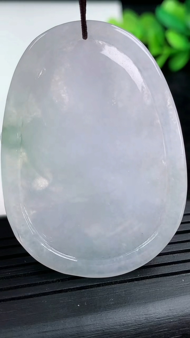 天然A货翡翠千手观音菩萨吊坠尺寸51.5-37.1-5.5重量:20.24g
3月15日