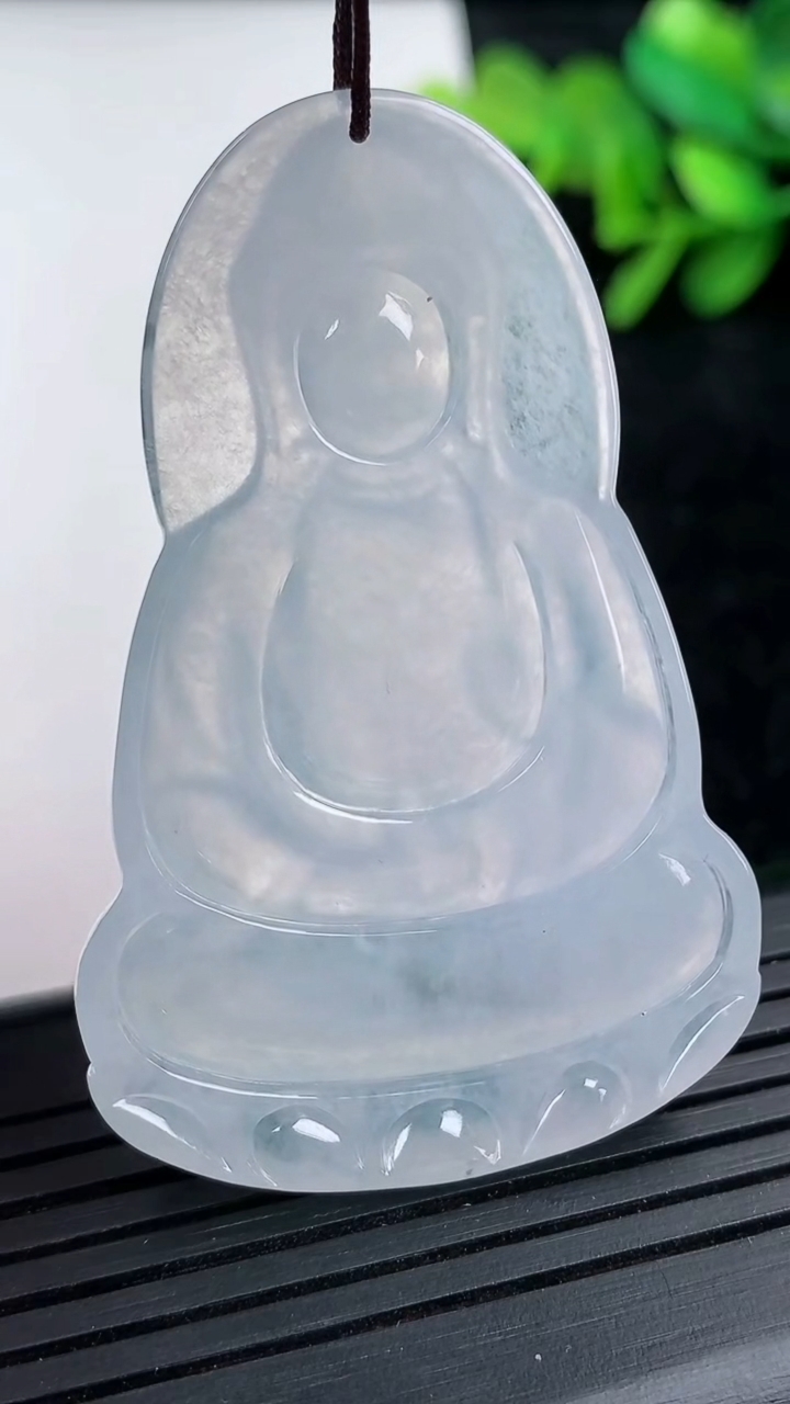 天然A货翡翠素衣观音菩萨吊坠尺寸53-34.4-5.2重量:18.68g
3月15日