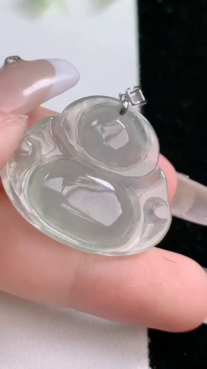 天然A货翡翠佛公吊坠，尺寸26-30.4-6，重:6.87g
3月15日