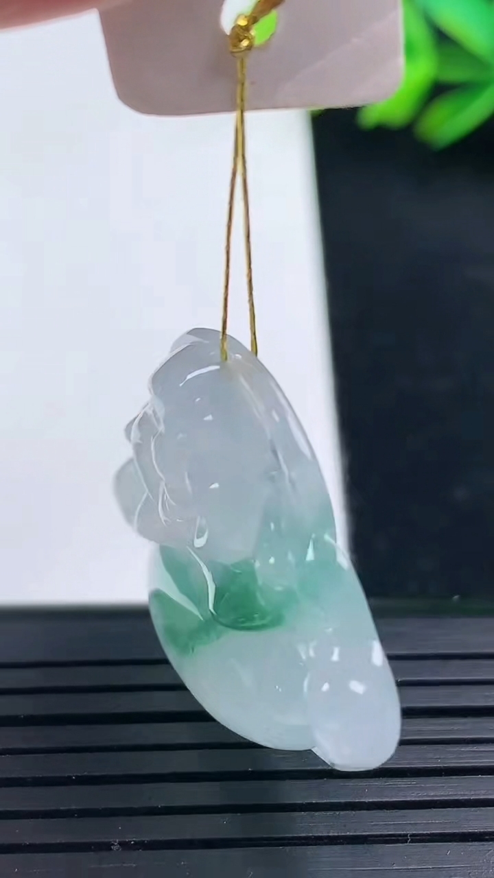 天然A货翡翠种飘花佛公吊坠尺寸27.8-32.2-5.5重量:9.30g
3月16日