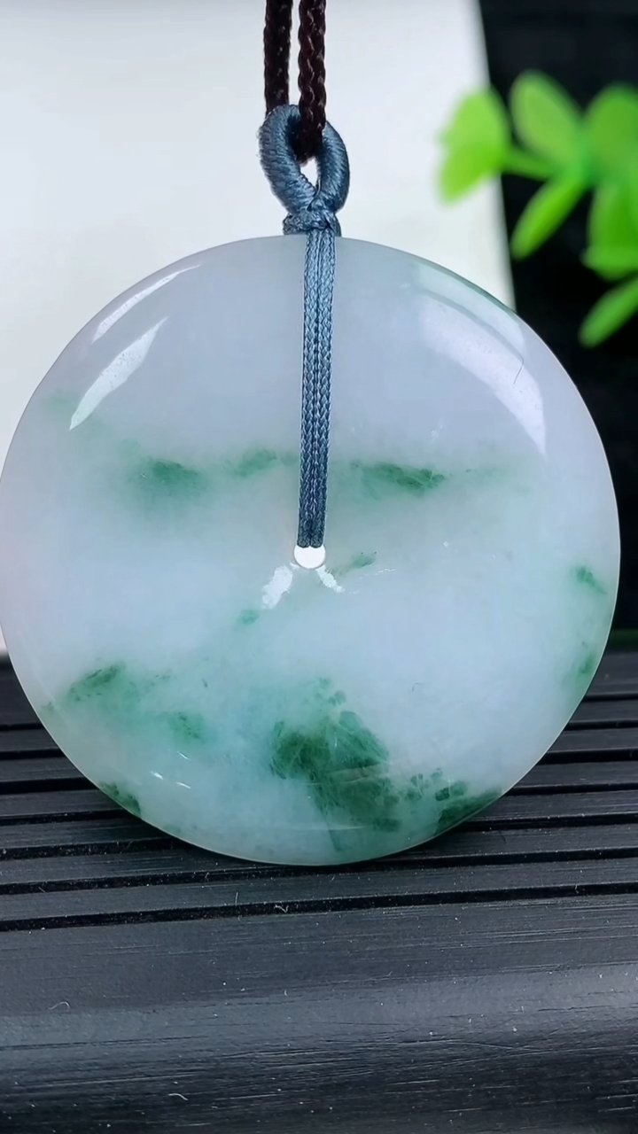 天然A货翡翠飘花平安扣吊坠，尺寸39-5.5，重量:17.67g
3月16日