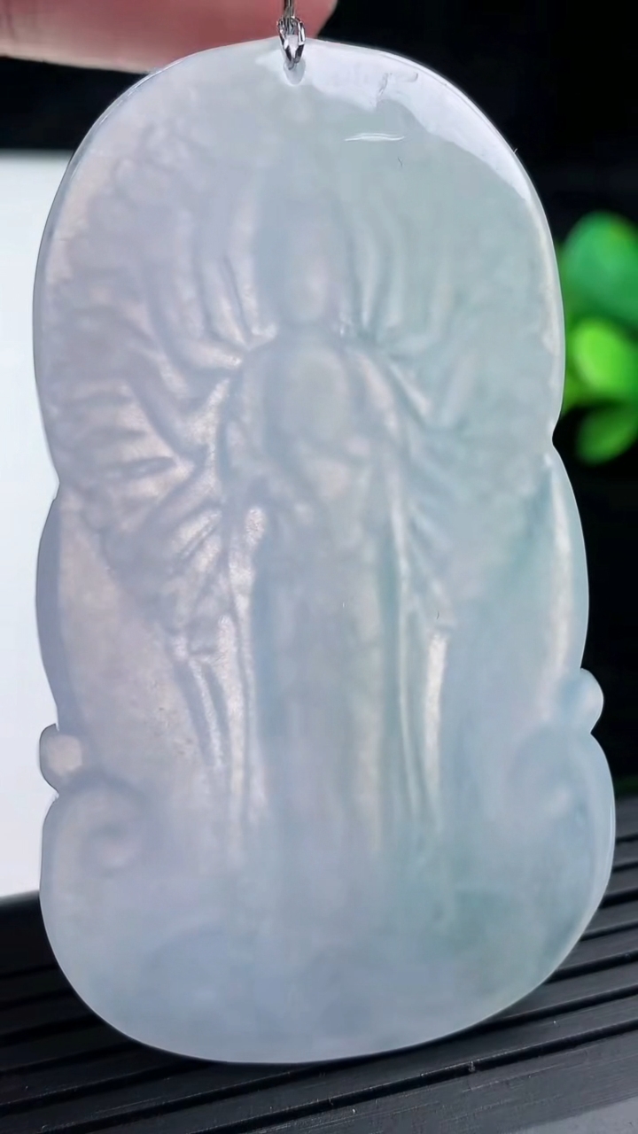 天然A货翡翠种紫罗兰千手观音吊坠，尺寸66-38.5-5，重量:26.48g
3月16日