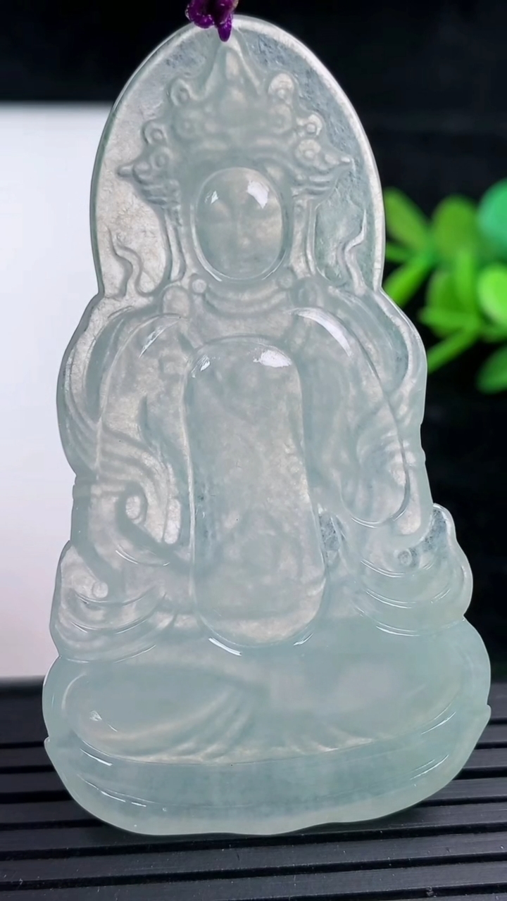 天然A货翡翠度母菩萨吊坠，尺寸62.5-36-4.2，重量:17.52g
3月16日