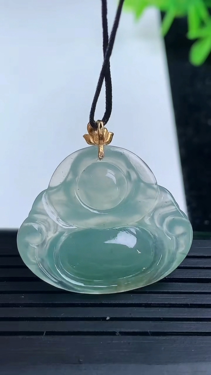 天然A货翡翠18k金飘花佛公吊坠，尺寸24-29-5，重量:5.20g
3月16日