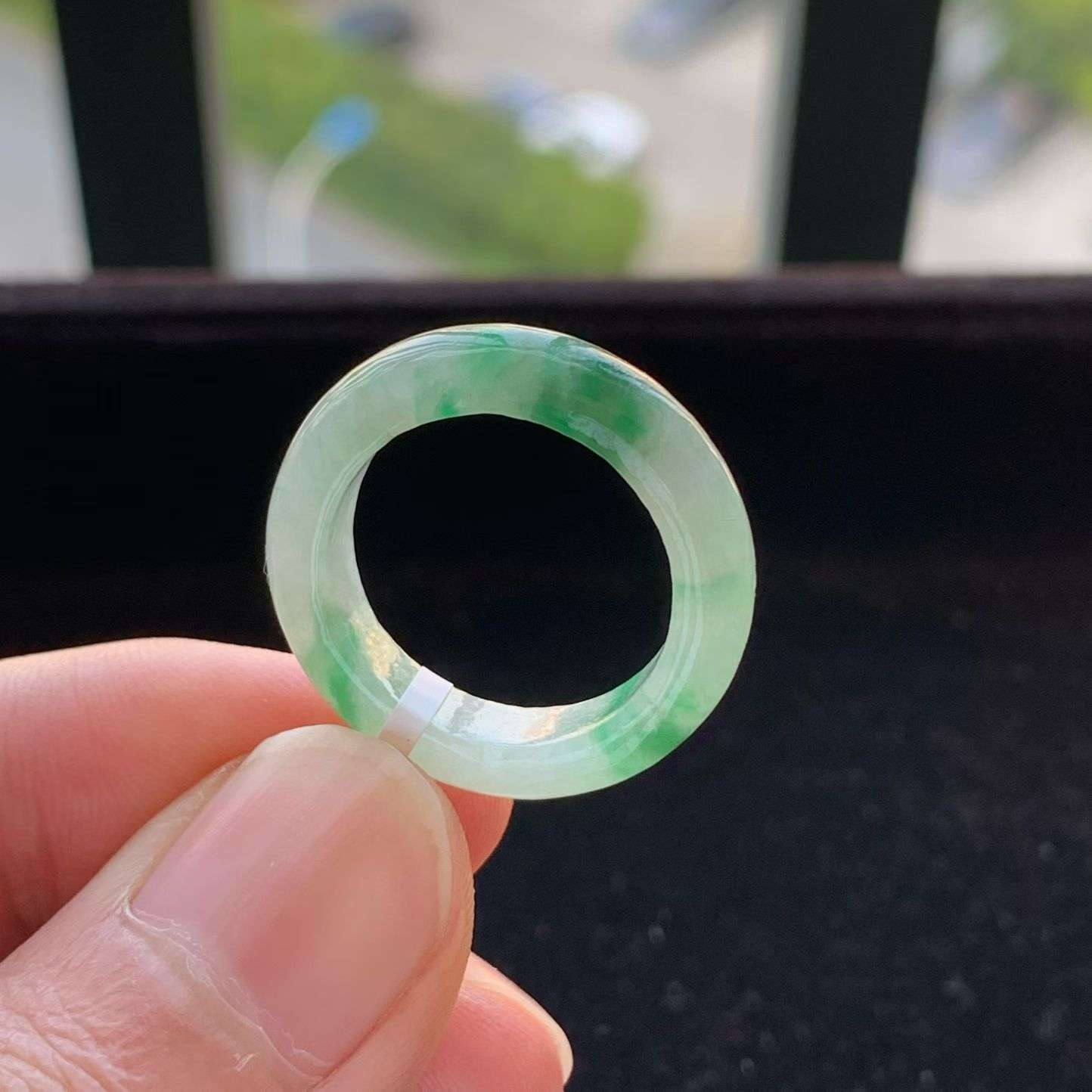 A货天然翡翠冰糯种飘绿戒指17-18号重量3.90
3月16日