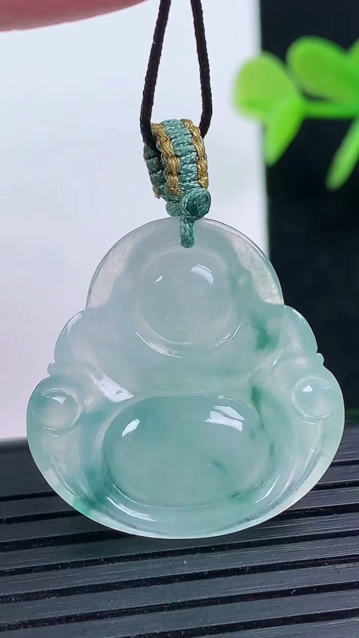 天然A货翡翠冰种飘花佛公吊坠尺寸26.3-26.1-5.7重量:5.94g
3月16日