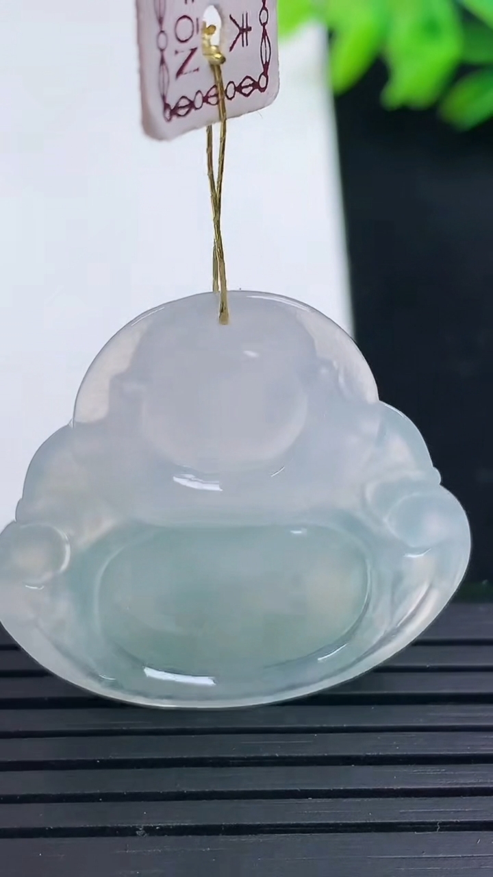 天然A货翡翠佛公吊坠尺寸29.5-31.9-5.6重量:8.31g
3月16日