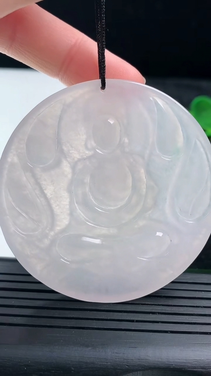 天然A货翡翠大日如来吊坠尺寸54.9-5.3重量:32.61g
3月16日