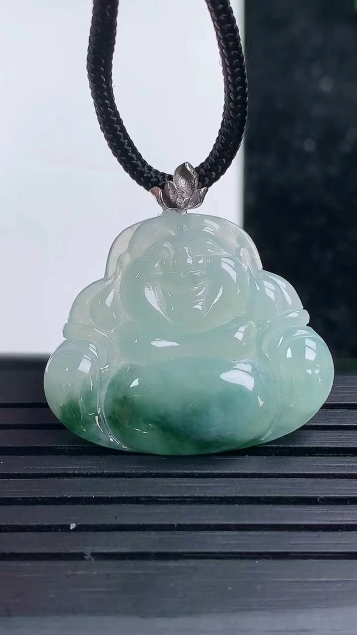 天然A货翡翠种飘花佛公吊坠，尺寸20-26-3.2，重量:3.18g
3月16日