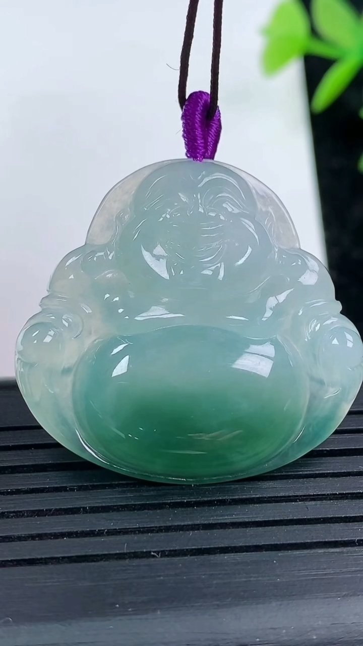 天然A货翡翠飘花佛公吊坠，尺寸31-34-5.5，重量:8.67g
3月16日