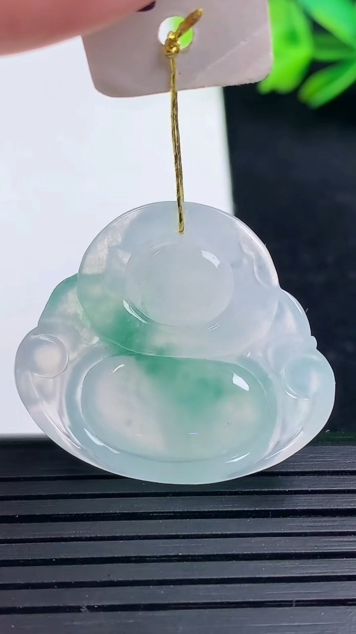 天然A货翡翠种飘花佛公吊坠尺寸27.8-32.2-5.5重量:9.30g
3月16日