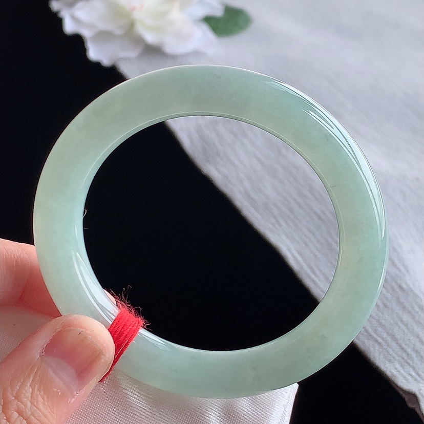 天然A货翡翠晴水圆条手镯52-53小圈口  
尺寸52-10.4mm 0315