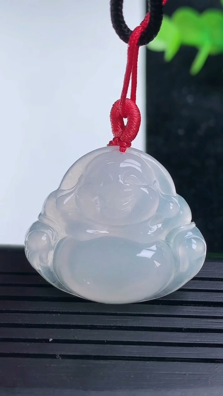 天然A货翡翠佛公吊坠，尺寸25-30-6，重量:6.87g
3月16日