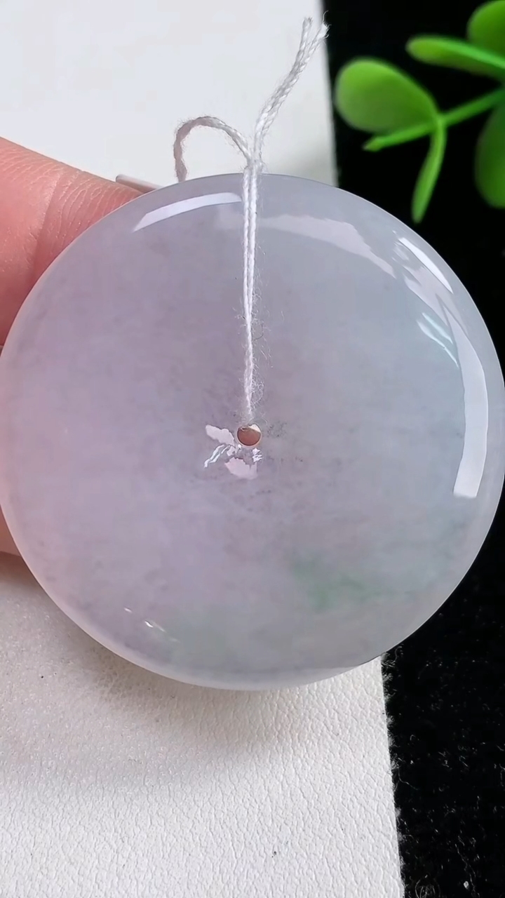 天然A货翡翠飘花平安扣吊坠，尺寸44-5.5，重量:24.11g
3月16日