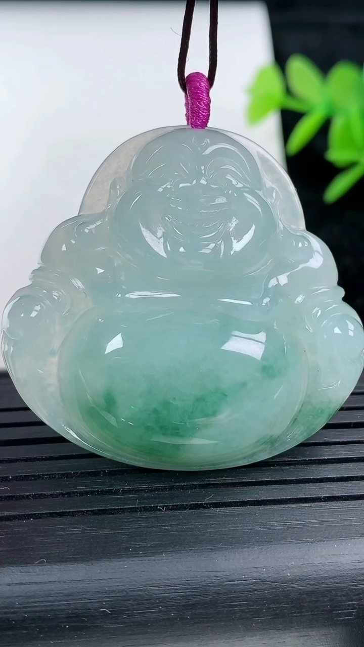 天然A货翡翠飘花佛公吊坠，尺寸39-42.6-8.2，重量:21.08g
3月16日