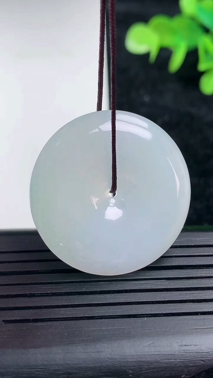 天然A货翡翠飘花平安扣吊坠，尺寸30-5.2，重量:11.50g
3月16日