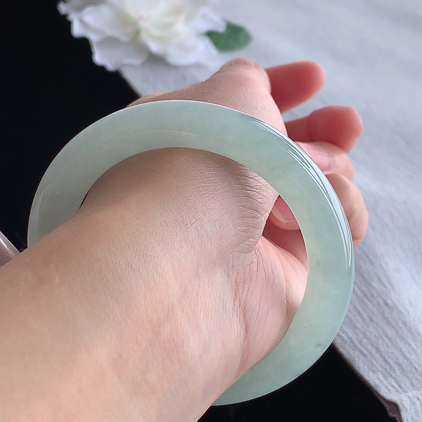 天然A货翡翠晴水圆条手镯54-55圈口  
尺寸54-9.9mm 0315