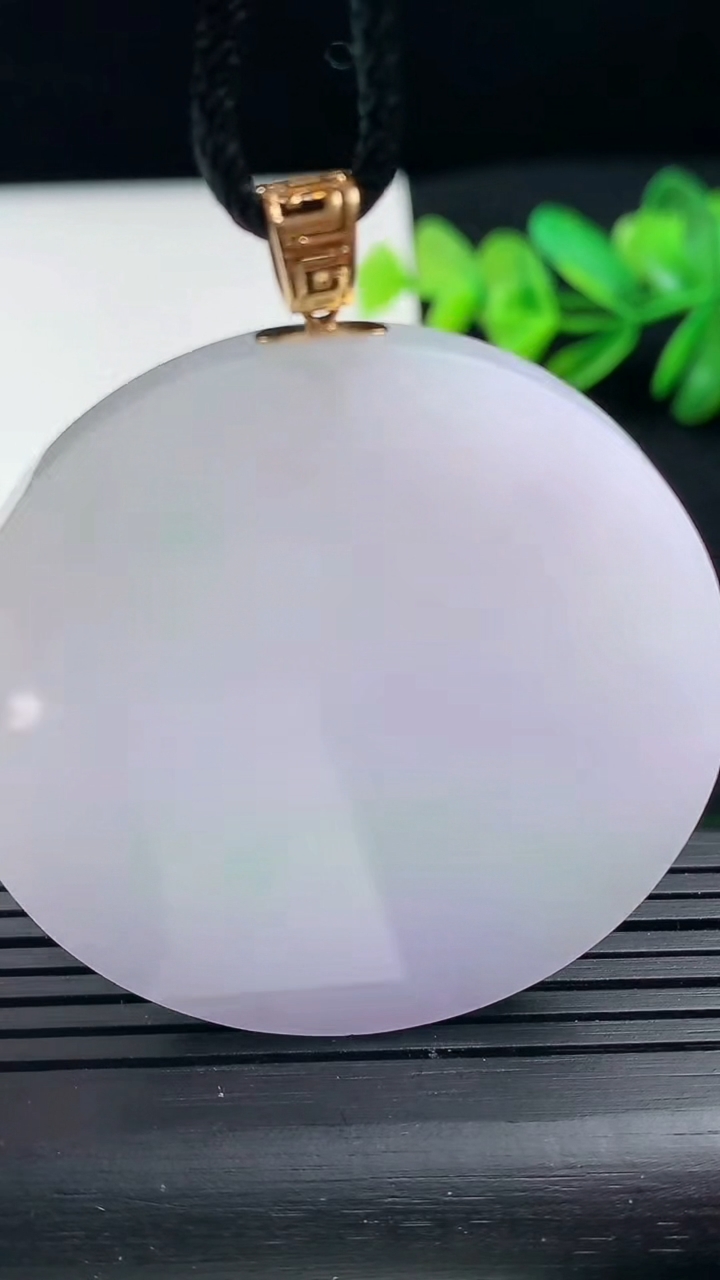 天然A货翡翠18K金春带彩紫罗兰无事牌吊坠尺寸45.7-4.5重量:32.16g
3月16日