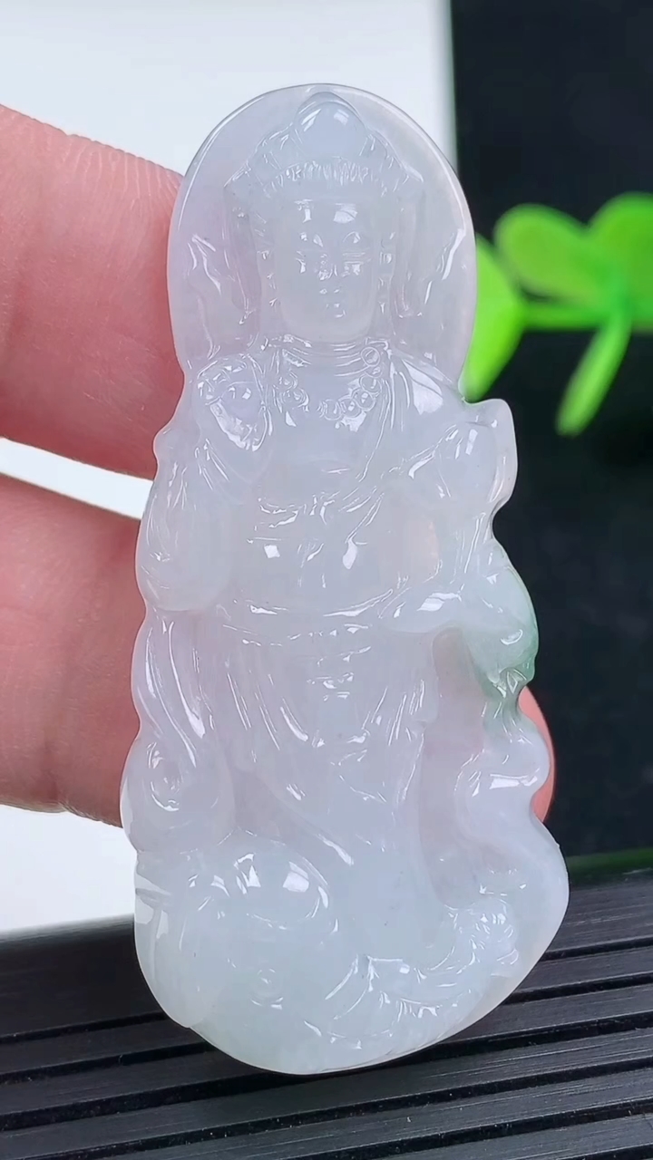 天然A货翡翠普贤菩萨吊坠尺寸51.9-22.8-5.7重量:12.52g
3月16日