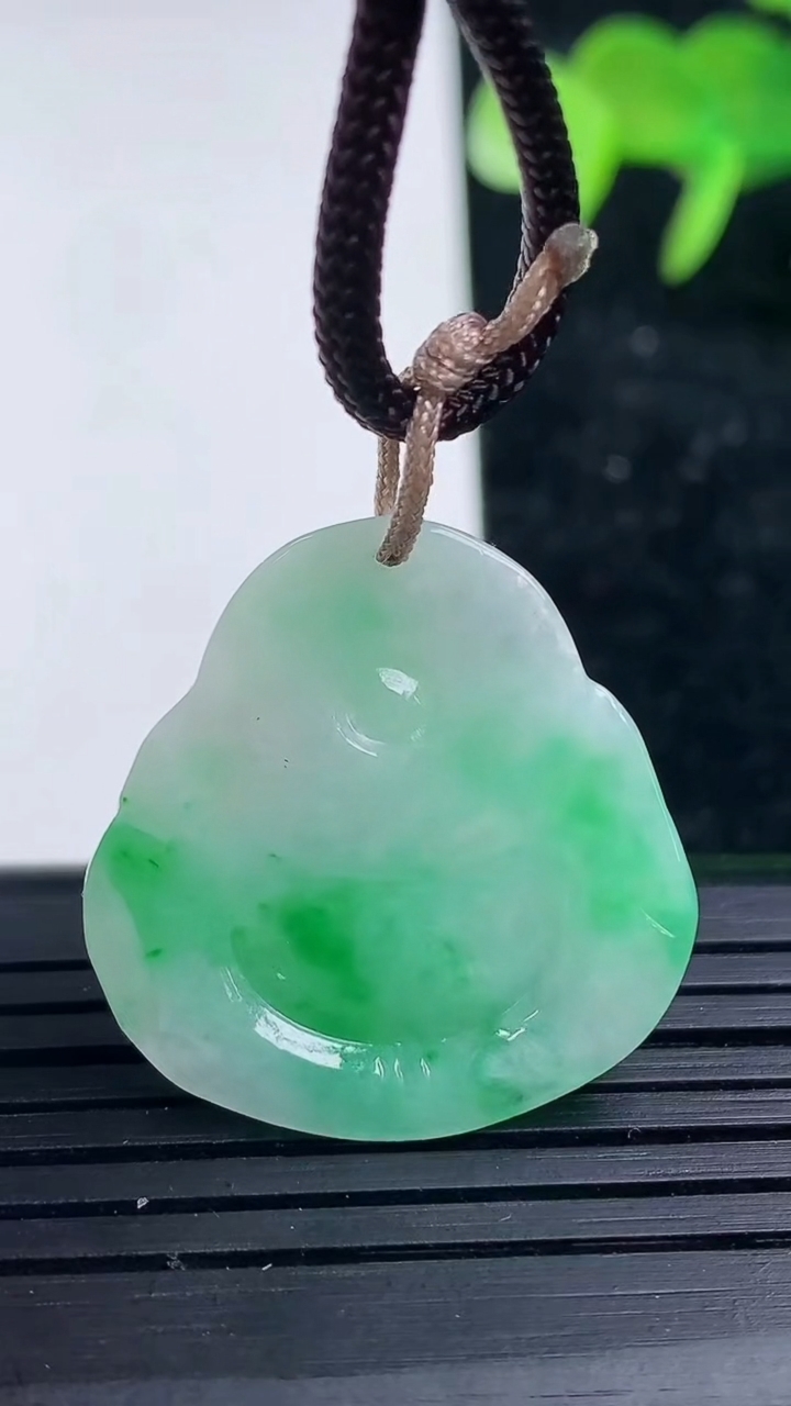 天然A货翡翠佛公吊坠，尺寸26.5-26-4.8，重量:5.43g
3月16日