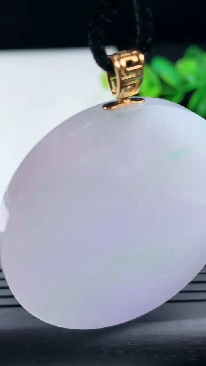 天然A货翡翠18K金春带彩紫罗兰无事牌吊坠尺寸45.7-4.5重量:32.16g
3月16日