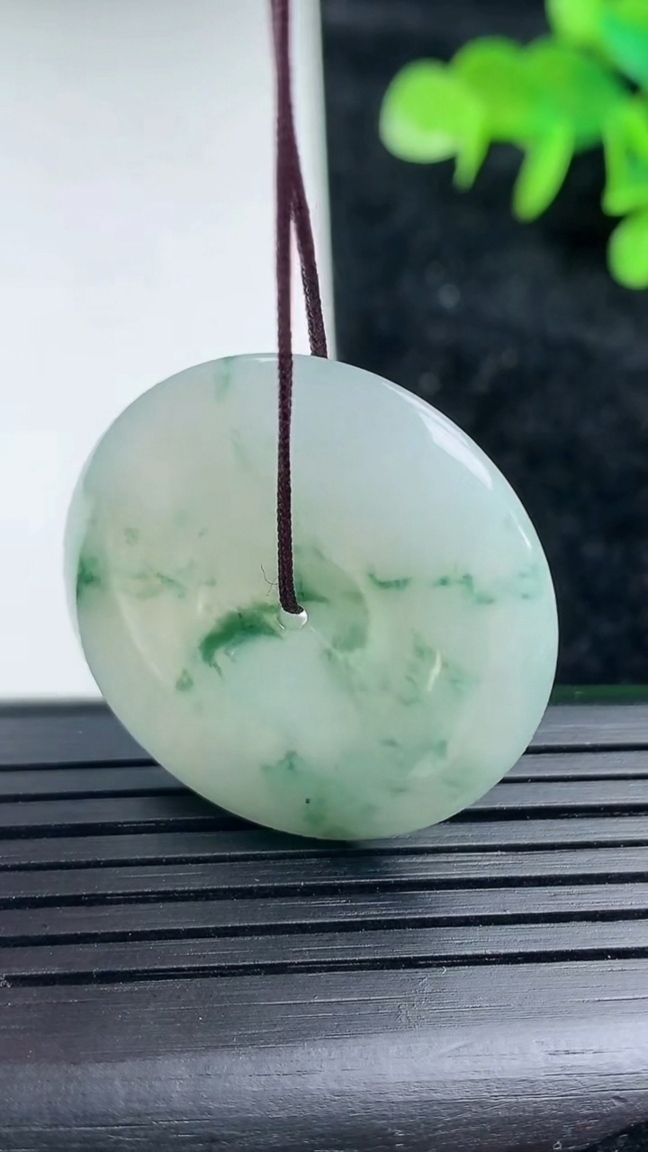 天然A货翡翠飘花平安扣吊坠，尺寸31-6，重量:11.79g
3月16日