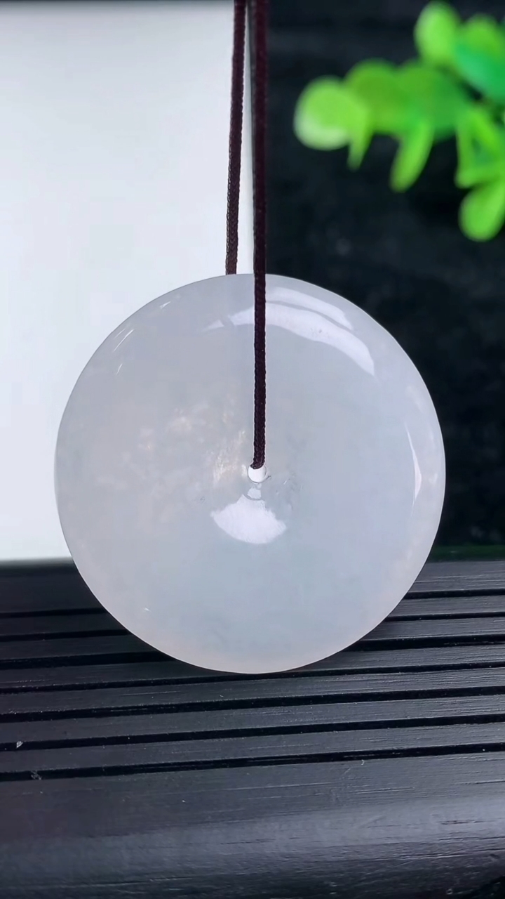 天然A货翡翠平安扣吊坠，尺寸33.5-5.2，重量:13.39g
3月16日