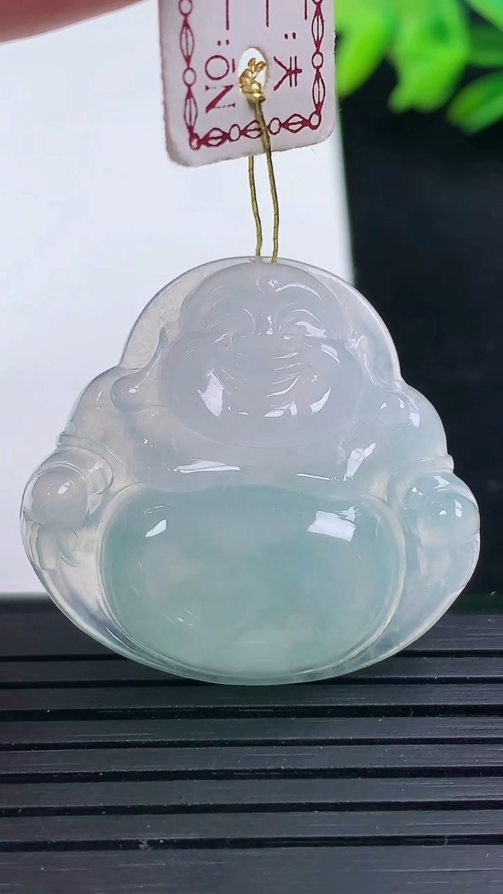 天然A货翡翠佛公吊坠尺寸29.5-31.9-5.6重量:8.31g
3月16日