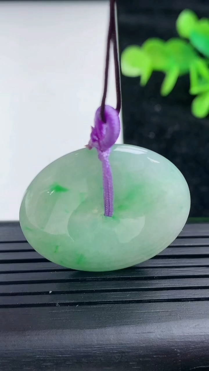 天然A货翡翠佛公吊坠，尺寸31-5.2，重量:11.29g
3月16日