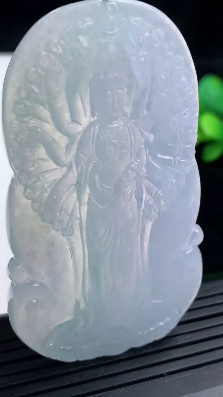 天然A货翡翠种紫罗兰千手观音吊坠，尺寸66-38.5-5，重量:26.48g
3月16日