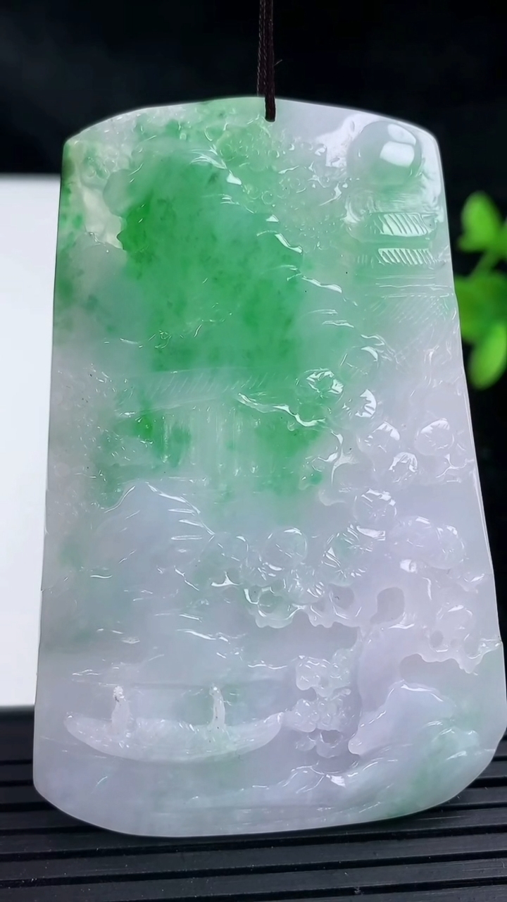 天然A货翡翠山水牌吊坠，尺寸68-44-5，重量:33.07g
3月16日
