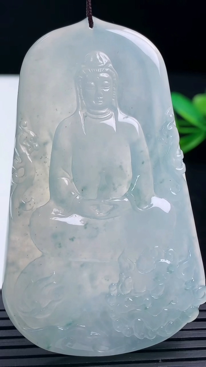 天然A货翡翠种飘花文殊菩萨吊坠尺寸70-42.3-5.5重量:38.95g
3月16日