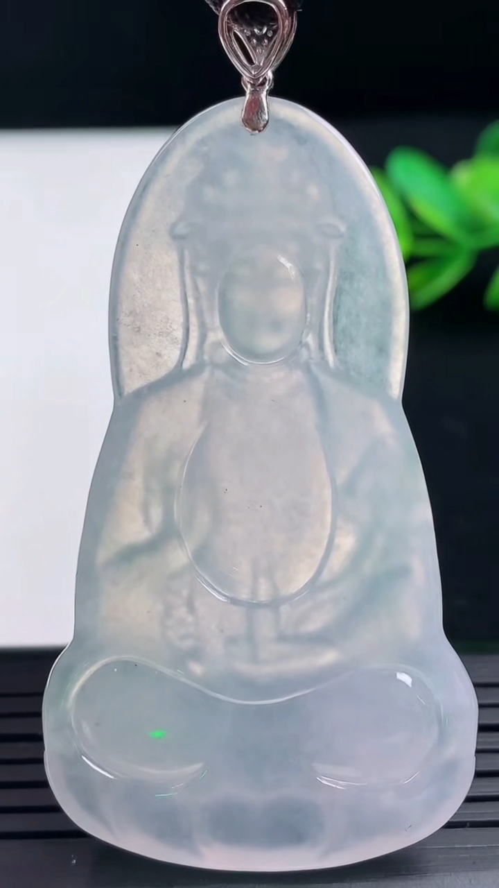 天然A货翡翠种飘花大势至菩萨吊坠尺寸59-34.1-5重量:20.53g
3月16日