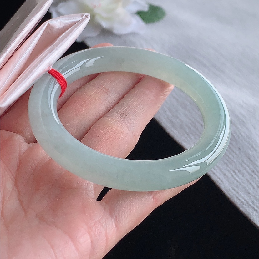 天然A货翡翠晴水圆条手镯54-55圈口  
尺寸54-9.9mm 0315