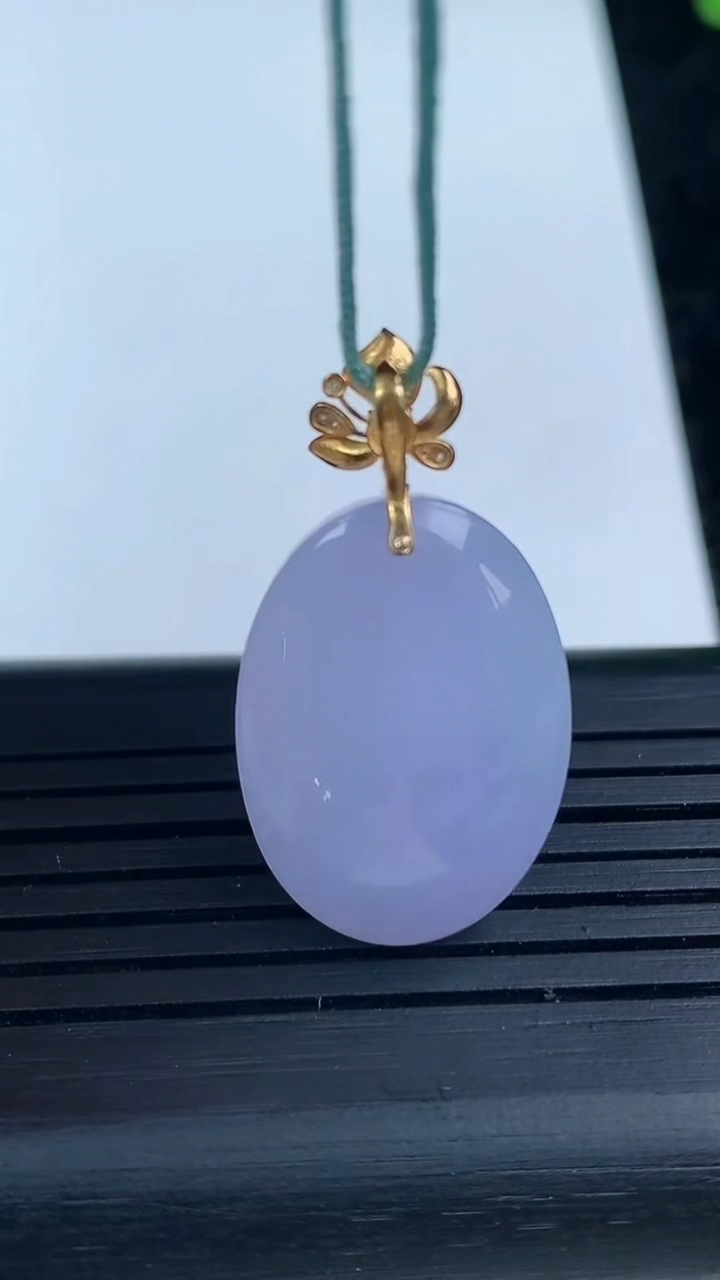 天然A货翡翠种紫罗兰蛋面吊坠，尺寸23-16-11，重量:7.11g
3月16日