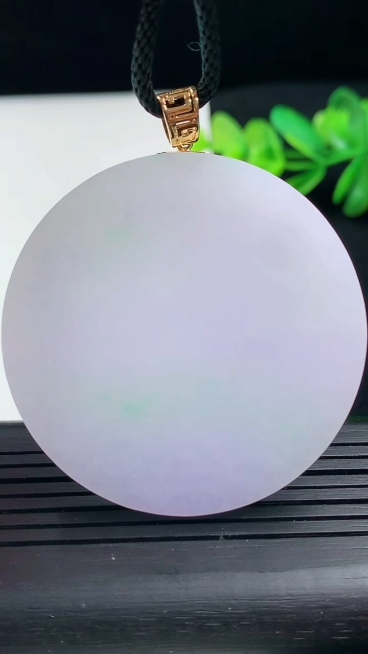 天然A货翡翠18K金春带彩紫罗兰无事牌吊坠尺寸45.7-4.5重量:32.16g
3月16日