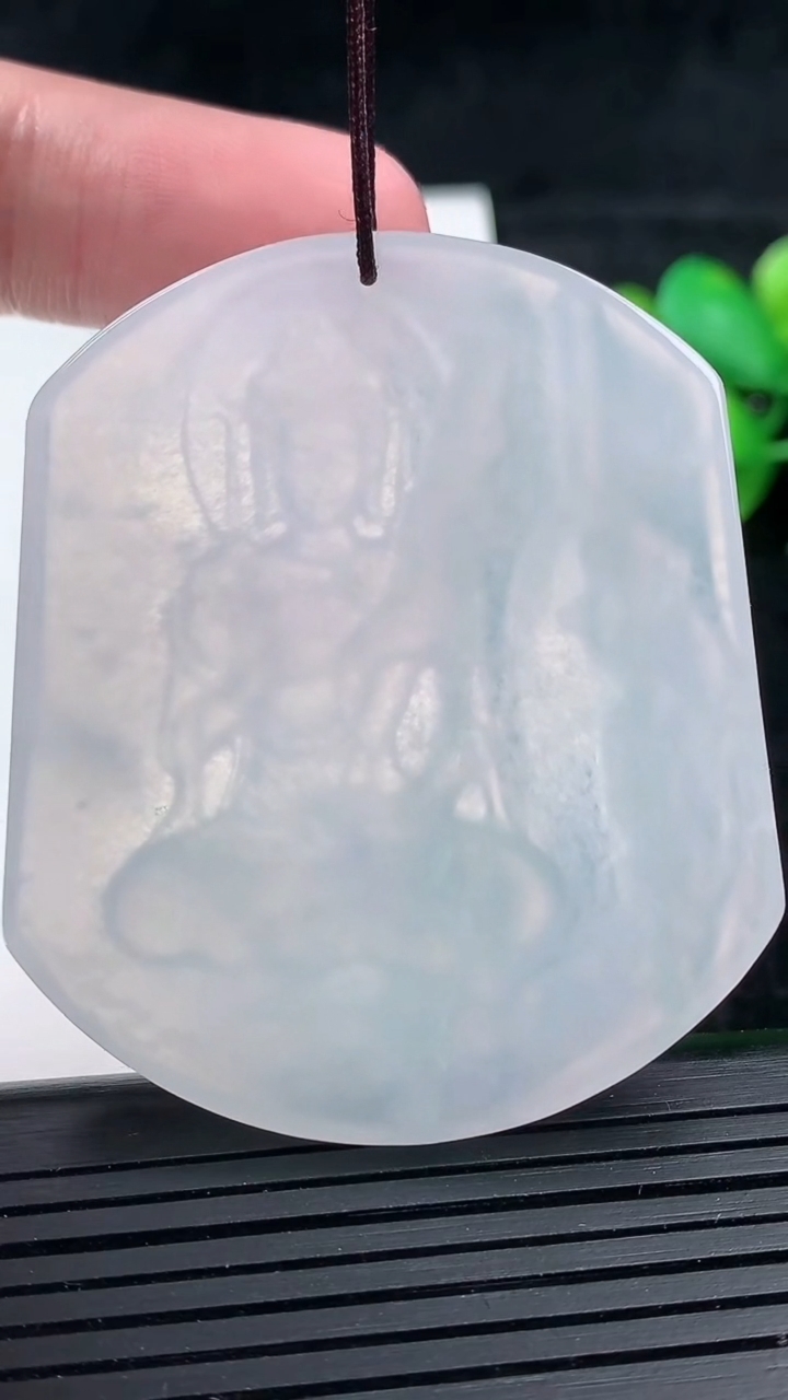 天然A货翡翠文殊菩萨吊坠，尺寸54-45.6-5.6，重量:30.34g
3月16日