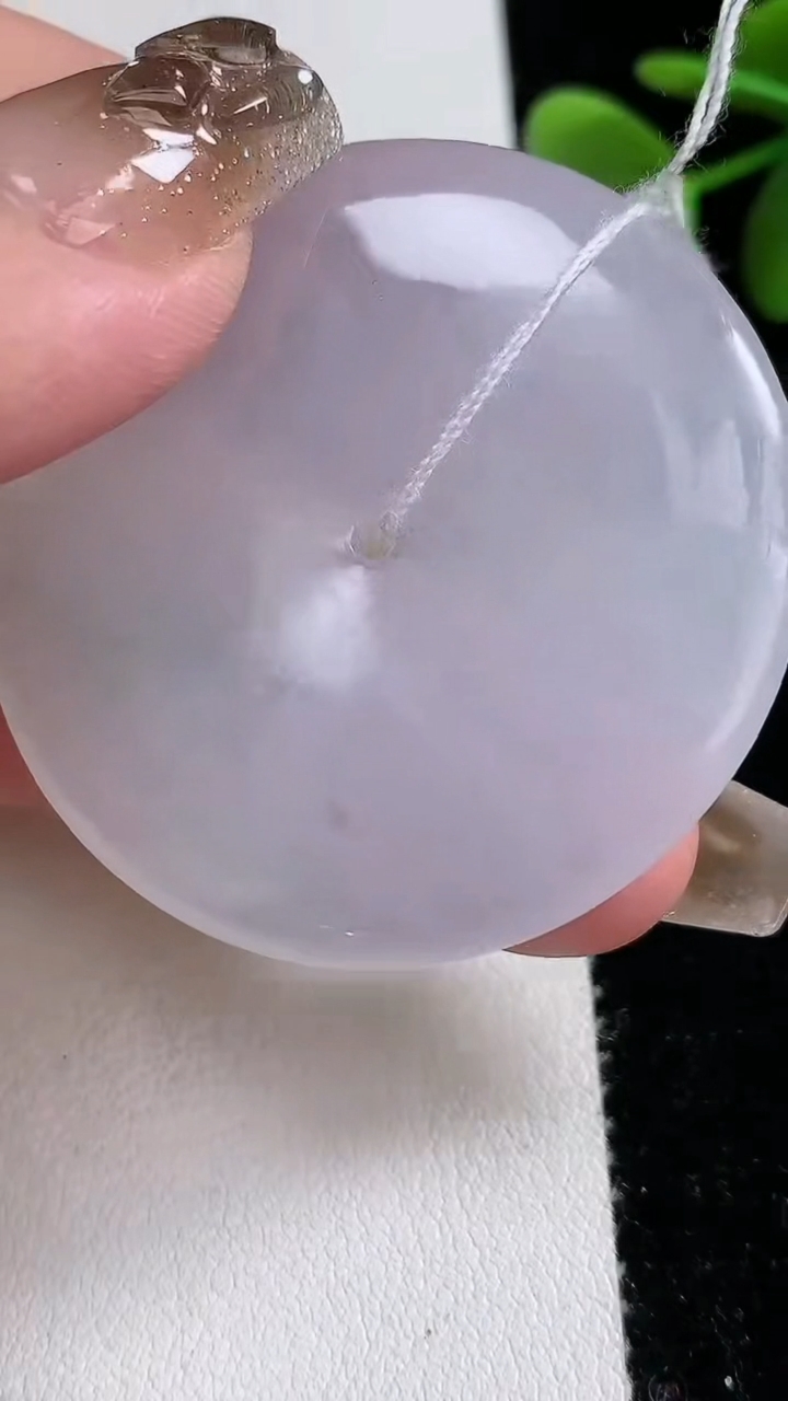 天然A货翡翠飘花平安扣吊坠，尺寸44-5.5，重量:24.11g
3月16日