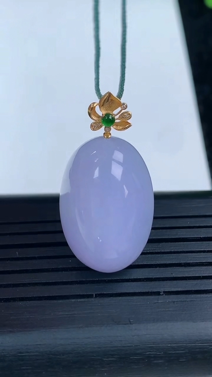 天然A货翡翠种紫罗兰蛋面吊坠，尺寸23-16-11，重量:7.11g
3月16日