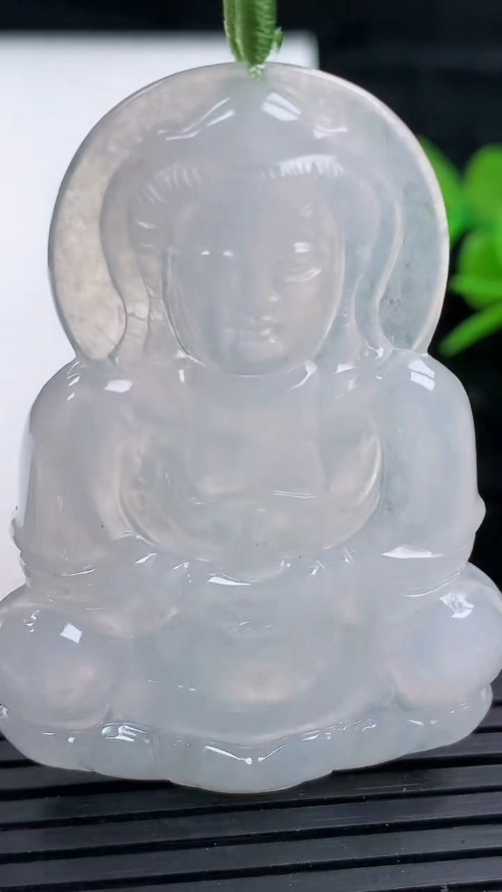 天然A货翡翠正装观音吊坠，尺寸51.6-37.5-5.5，重量:16.39g
3月16日