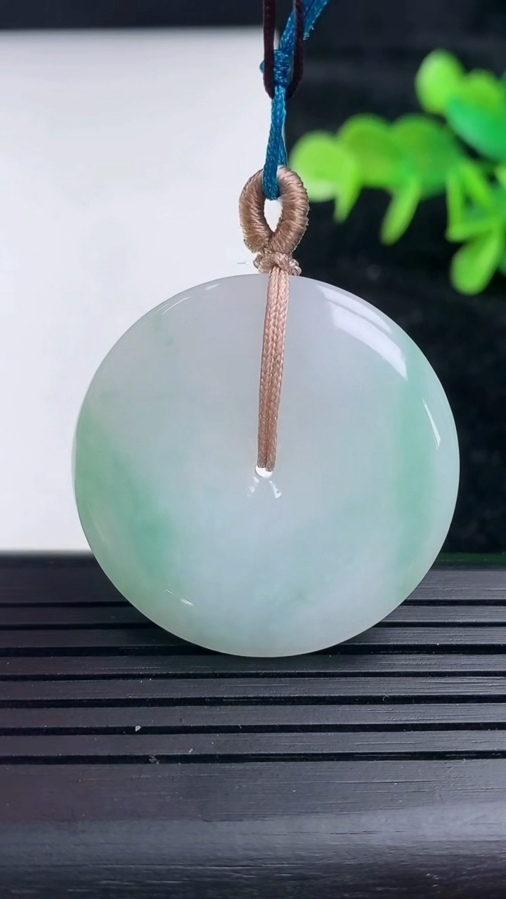 天然A货翡翠平安扣吊坠，尺寸33.5-5.5，重量:14.10g
3月16日