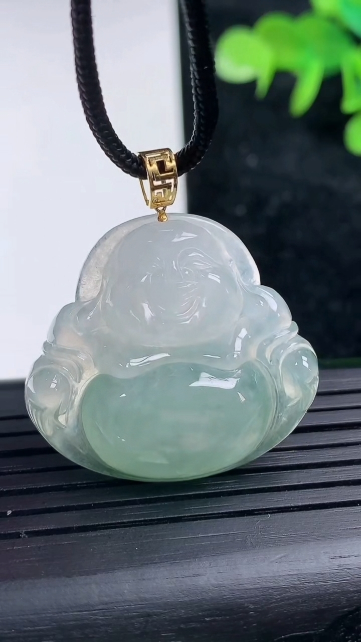 天然A货翡翠18k金飘花佛公吊坠，尺寸29-31-6.2，重量:8.36g
3月16日