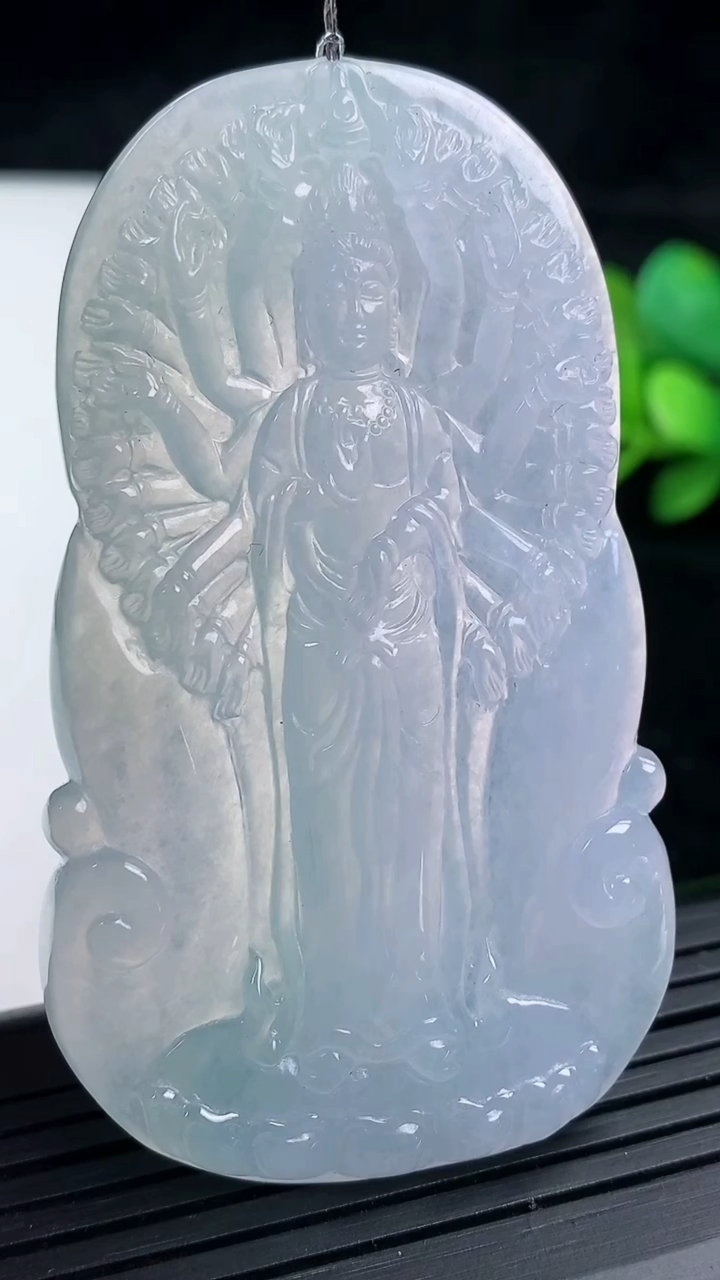 天然A货翡翠种紫罗兰千手观音吊坠，尺寸66-38.5-5，重量:26.48g
3月16日