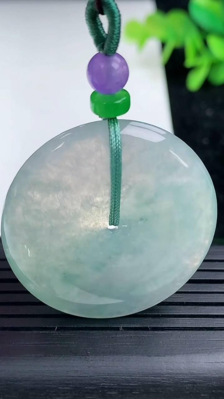 天然A货翡翠飘花平安扣吊坠，尺寸36-5.6，重量:16.45g
3月16日