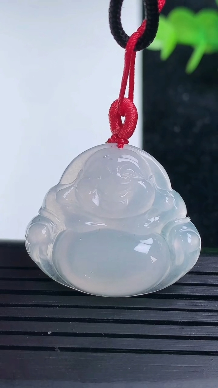 天然A货翡翠佛公吊坠，尺寸25-30-6，重量:6.87g
3月16日