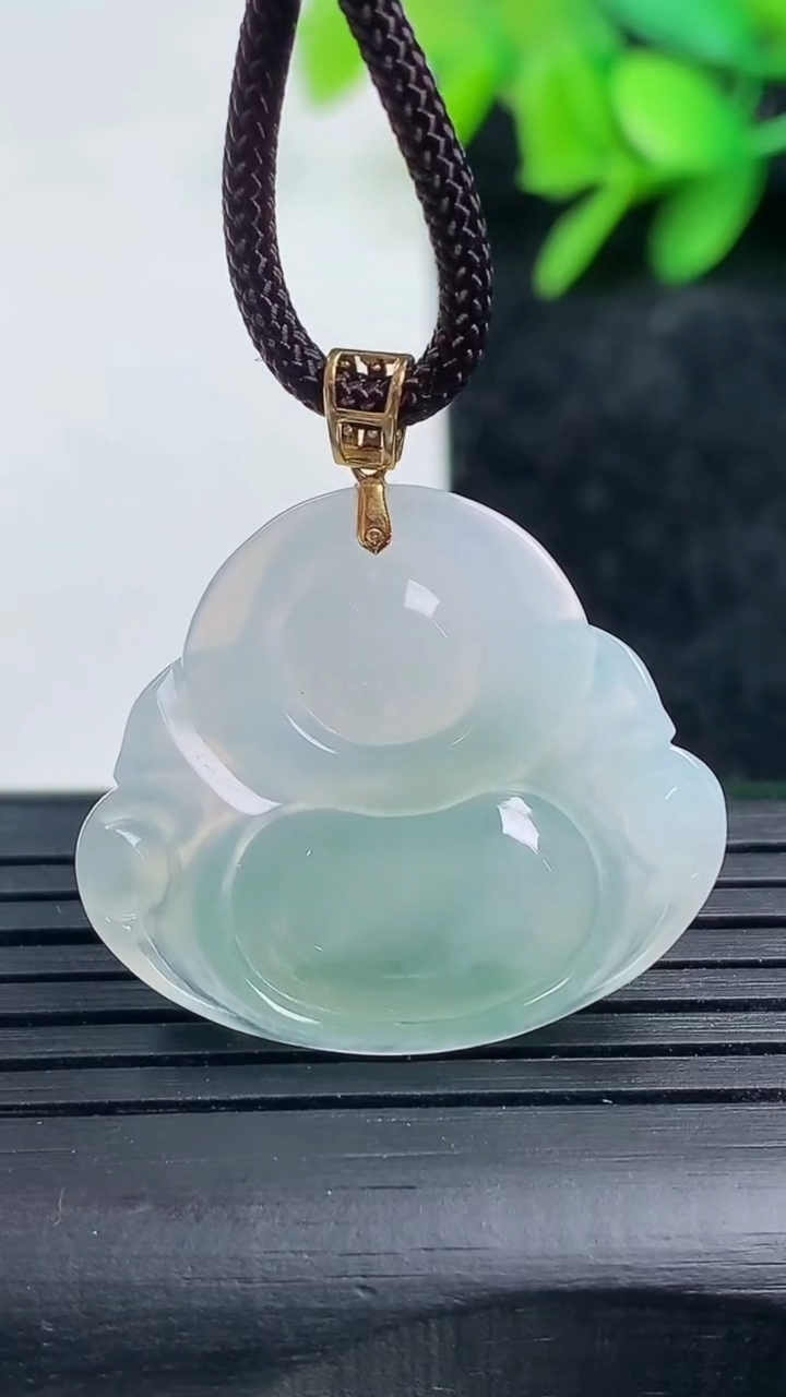 天然A货翡翠种飘花佛公吊坠尺寸23.6-27-5.5重量:5.29g
3月16日