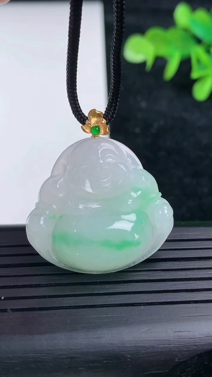 天然A货翡翠佛公吊坠，尺寸27-30.5-6，重量:7.46g
3月16日