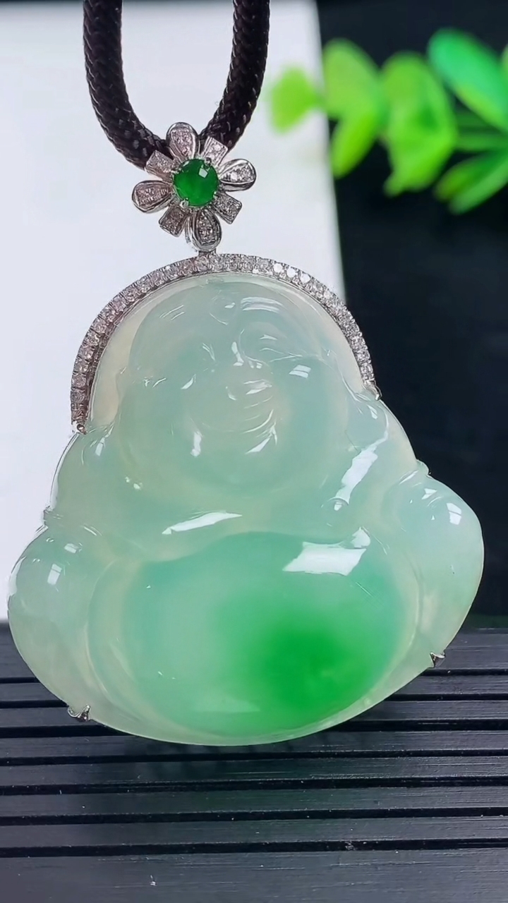 天然A货翡翠佛公吊坠尺寸44.8-34.1-34.2-9.3重量:14.12g
3月16日